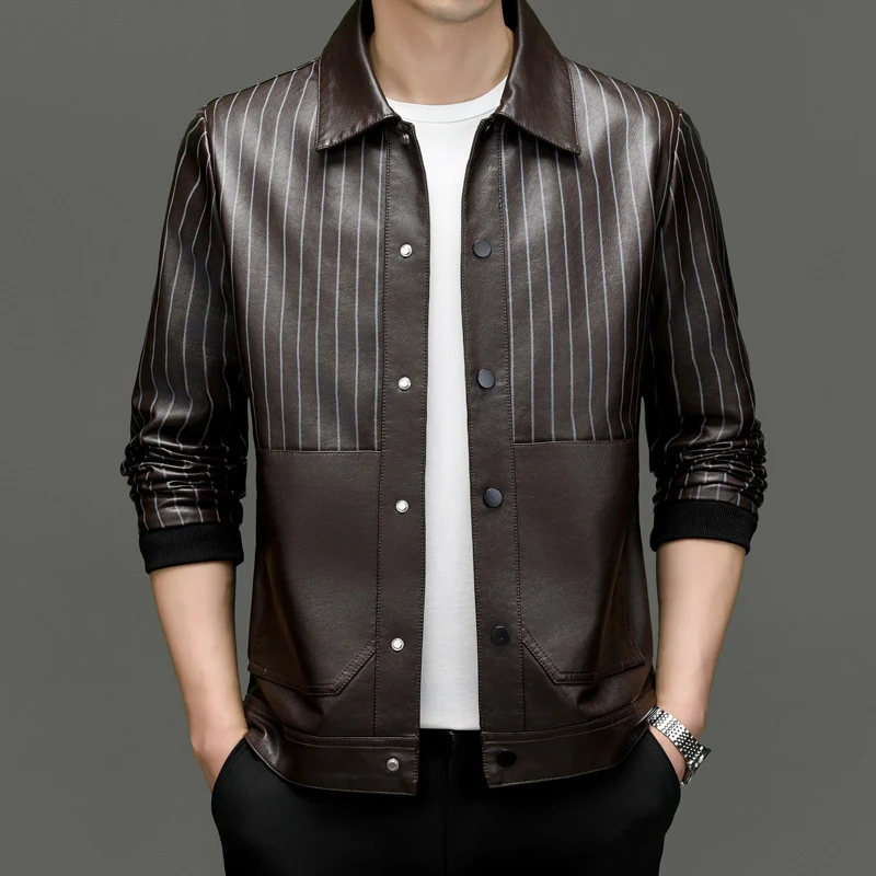 Jaqueta de couro masculina com lapela e combinação de cores, estilo fashion para homens que buscam elegância e um visual moderno. — foto 11