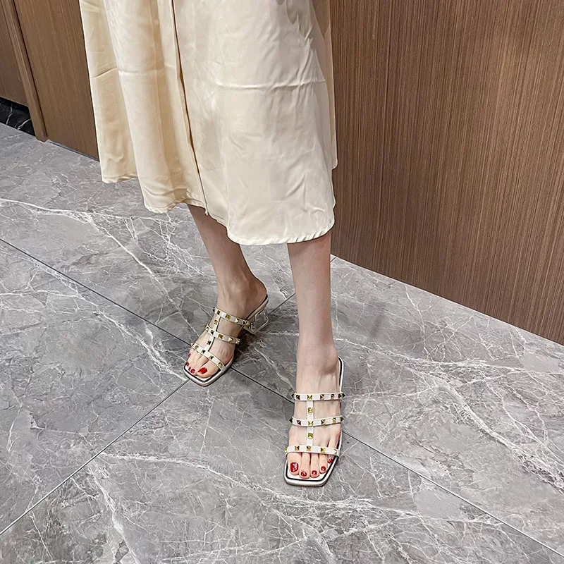 Sandalias de tacón alto con remaches para mujer Eleva tu estilo con estas sandalias elegantes y modernas, perfectas para cualquier ocasión especial. — foto 4