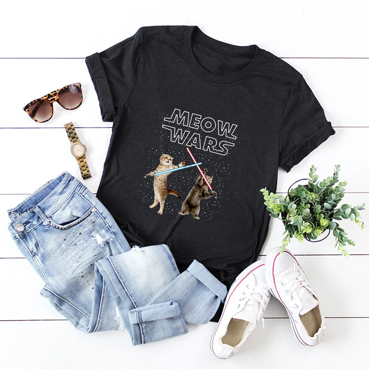 Women's Daisy Print Casual Top Short Sleeve T-shirt. Comfortable and stylish for everyday wear. Perfect for a casual, su — photo 2
