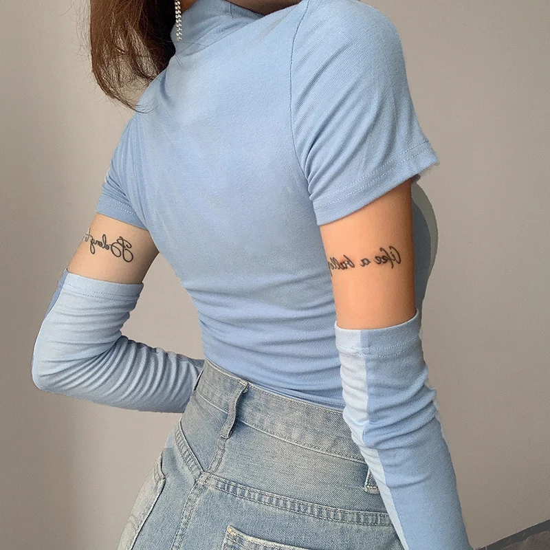 Blusa Cropped Justa com Gola Alta Metade Gola, Perfeita para um Visual Moderno e Elegante, Valorizando a Silhueta Feminina — foto 2