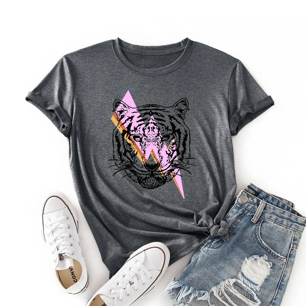 Camiseta feminina Lightning Tiger, gola redonda solta, algodão colorido, manga curta. Conforto e estilo em uma só peça. Ideal para o dia a dia e calor. — foto 6