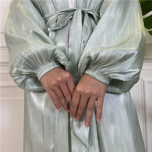Title 2, Robe cardigan de seda brilhante com cadarço, lu...