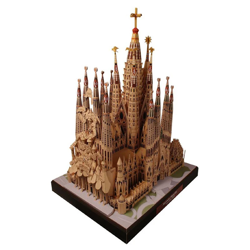 Kit DIY Modelo 3D Sagrada Família em Papel, Brinquedo Educacional Infantil, Artesanato, Puzzle de Cartão — foto 1