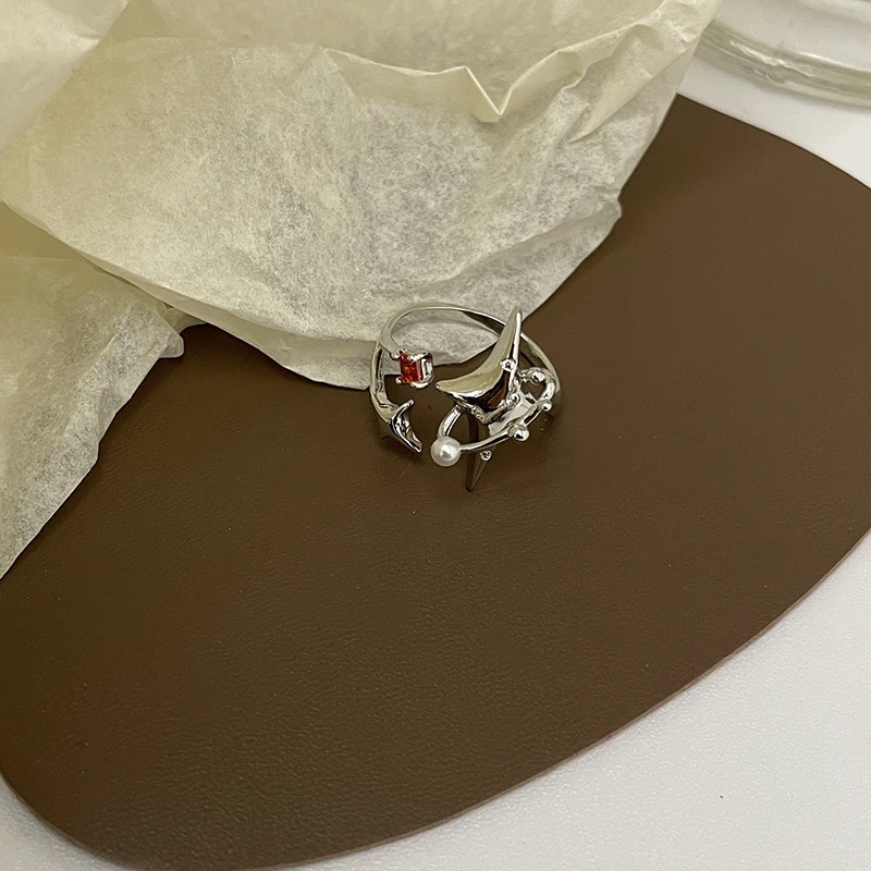 Anel Minimalista e Moderno para Mulheres Design Sofisticado e Exclusivo Jóia Feminina com Toque Único Ideal para Todas Ocasiões — foto 9