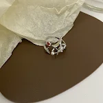 Anel Minimalista e Moderno para Mulheres Design Sofisticado e Exclusivo Jóia Feminina com Toque Único Ideal para Todas Ocasiões — foto 9