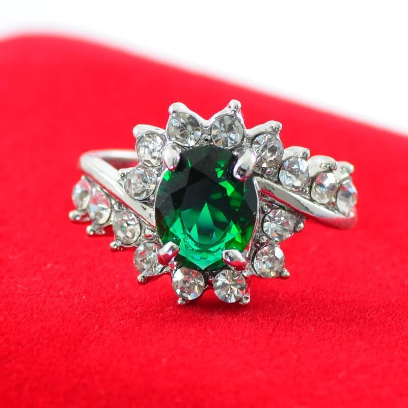 Anel de noivado zircão modelo explosão, oval rubi e diamantes, para um pedido memorável e um amor duradouro. — foto 14