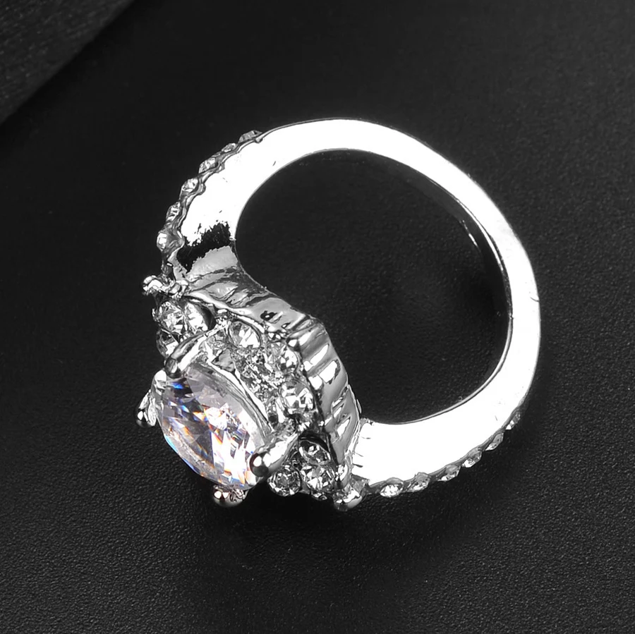 Anel de cristal de strass de zircônia popular, um acessório brilhante e elegante. Perfeito para realçar seu visual em qualquer ocasião. — foto 2