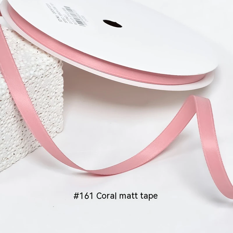 Confezione regalo fai da te con nastro di seta di latte per matrimoni. Nastro colorato, ideale per confezioni eleganti e regali personalizzati. — foto 14