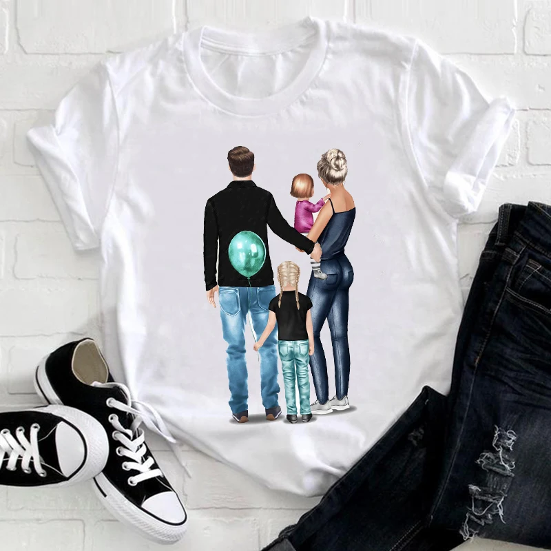 Title 8, Zomerse witte familie t-shirts voor vier, moede...