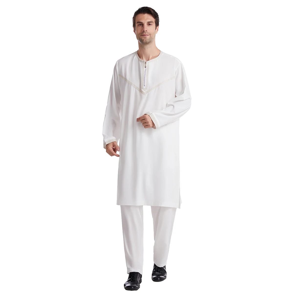 Geborduurde polyester heren badjaspak Comfortabel en stijlvol huispak voor heren. Ideaal om te ontspannen na het baden of gewoon thuis. — foto 5