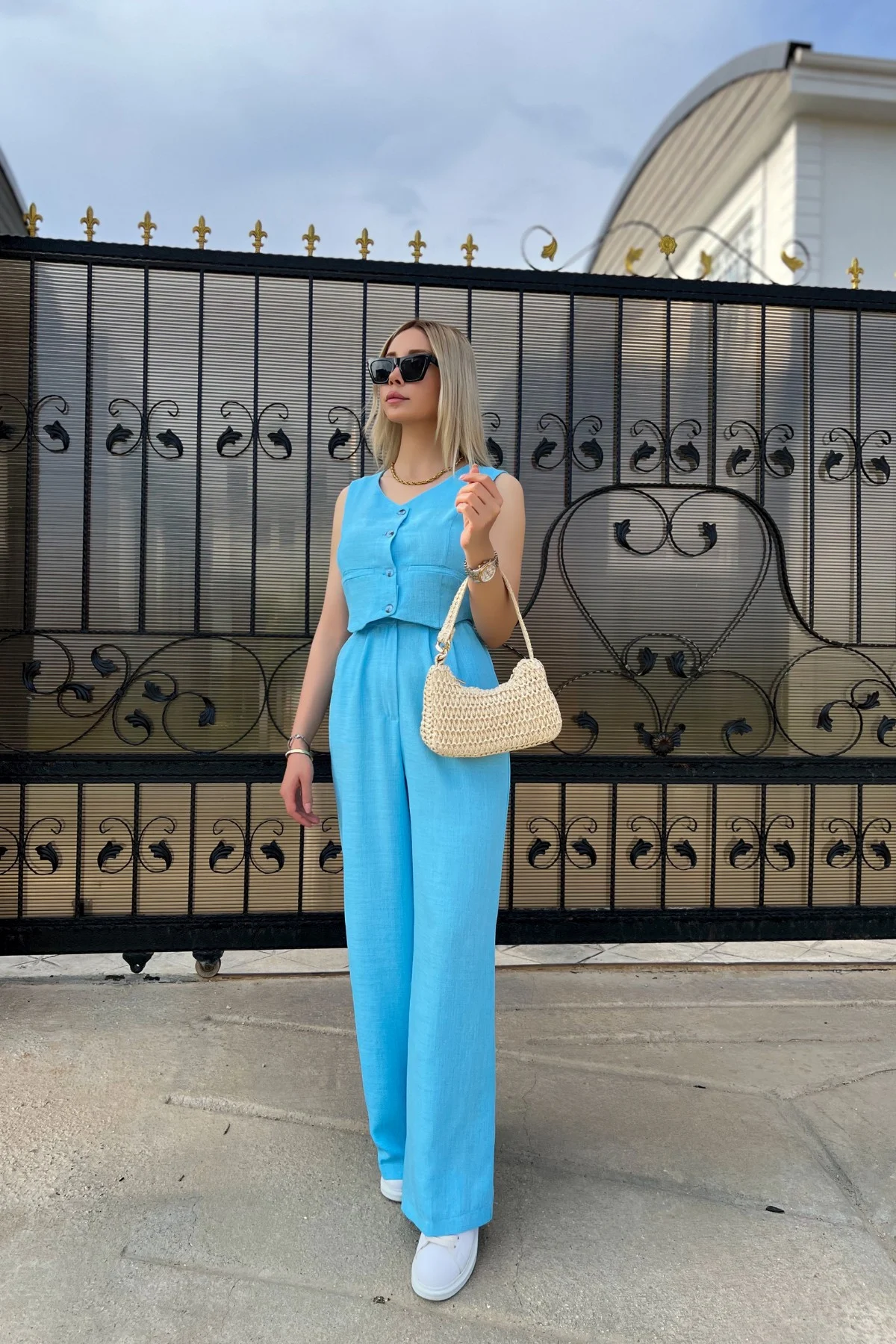 Completo estivo da donna, Vest Trousers, moda casual due pezzi. Comfort e stile per l'estate. Perfetto per look casual e alla moda. — foto 11