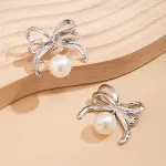 Ear Studs White K3108