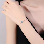 Pulseira Feminina S925 Prata Esterlina com Moissanite Clover 12 Quilates – Elegância Radiante e Design Sofisticado para Mulheres — foto 1