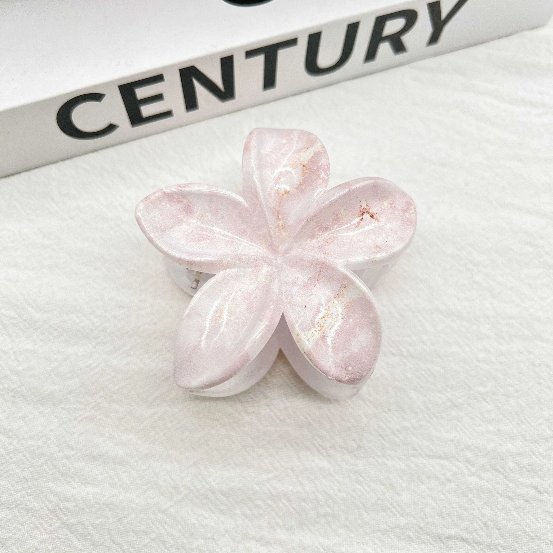 Prendedor de cabelo Color Blooming Plumeria Rubra Grip Dopamine Girl para nuca, estilo vibrante e sensação de felicidade. — foto 5