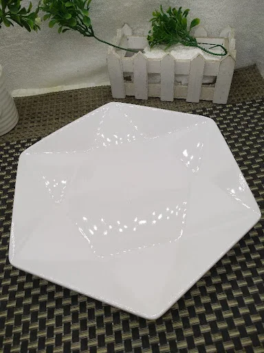 Title 7, Irregular hotel tableware plate, elevates dinin...
