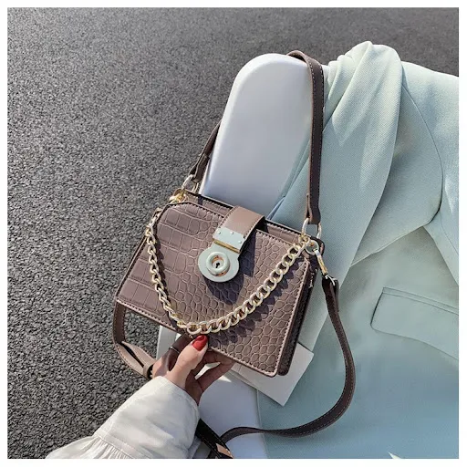 Title 9, Bolso pequeño con cadena para mujer, ideal para...