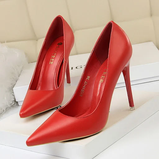 Title 2, Shallow pointed sexy shoes for a confident look...