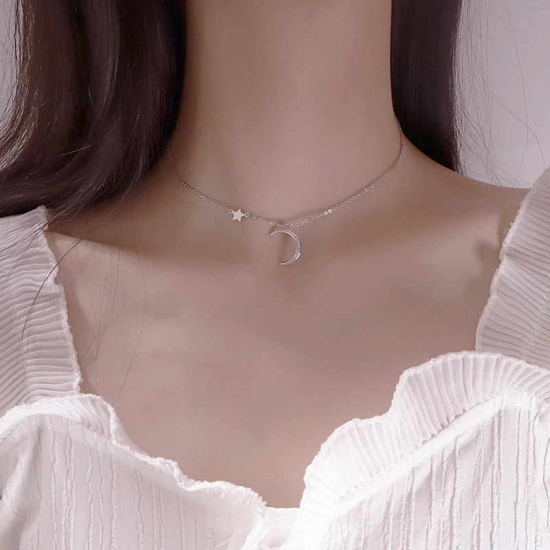 Colar Moon XINGX para mulheres. Design elegante e feminino. Ideal para presentear ou usar em qualquer ocasião. Adicione um toque de brilho e sofisticação ao seu visual. — foto 10