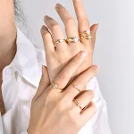 Anel de ouro com zircônia para mulheres — foto 3