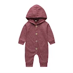 Macacão infantil com capuz e abotoamento frontal, macio e confortável, ideal para o dia a dia e manter o bebê aquecido. — foto 5