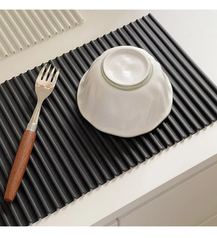 Title 1, Simple Silicone Draining Pad for Heat Insulatio...