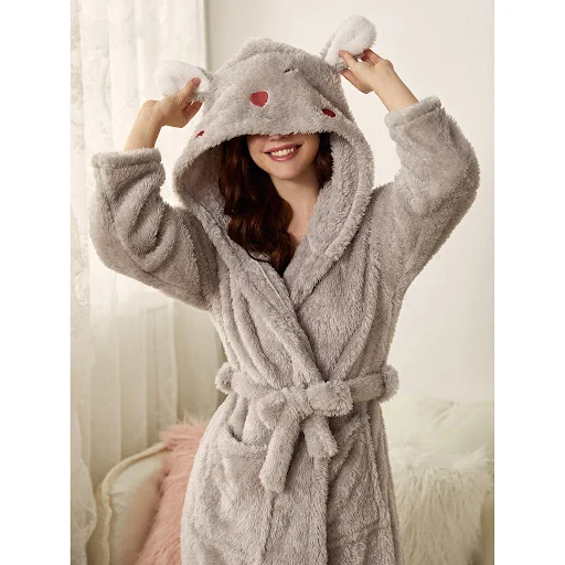 Title 4, Nuova camicia da notte ricamata da donna