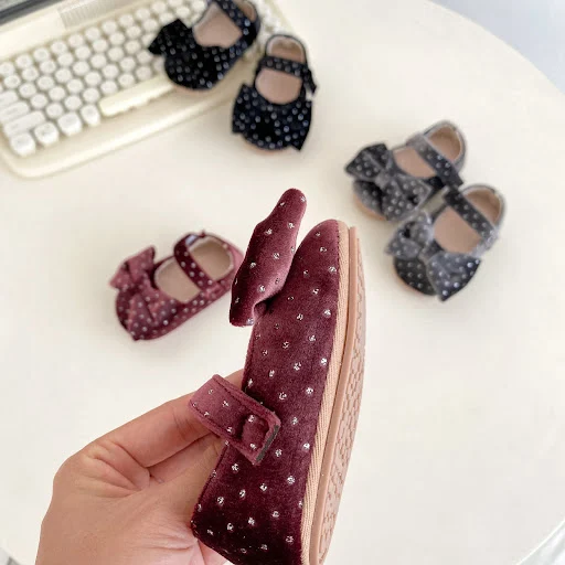 Title 6, Le scarpe da bambino per bambini primaverili e ...