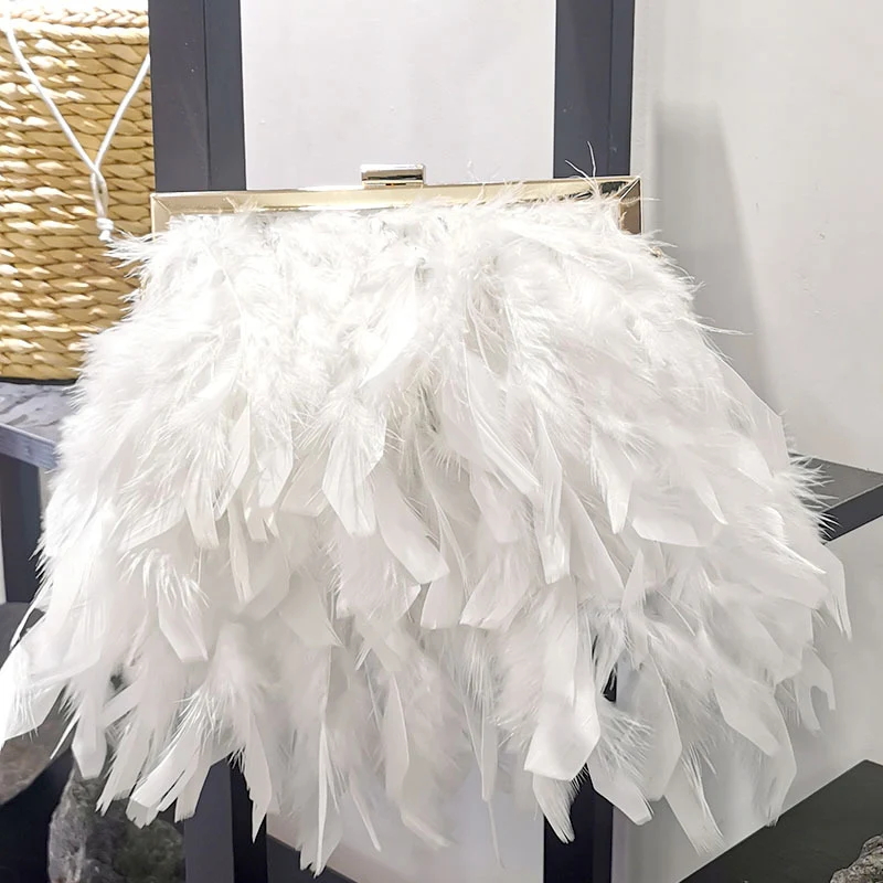 Bolsa de cabelo com corrente, ombro, mão, clip, hardware, exibição de pérolas, moda. Leve seus pertences com estilo e sofisticação. — foto 11