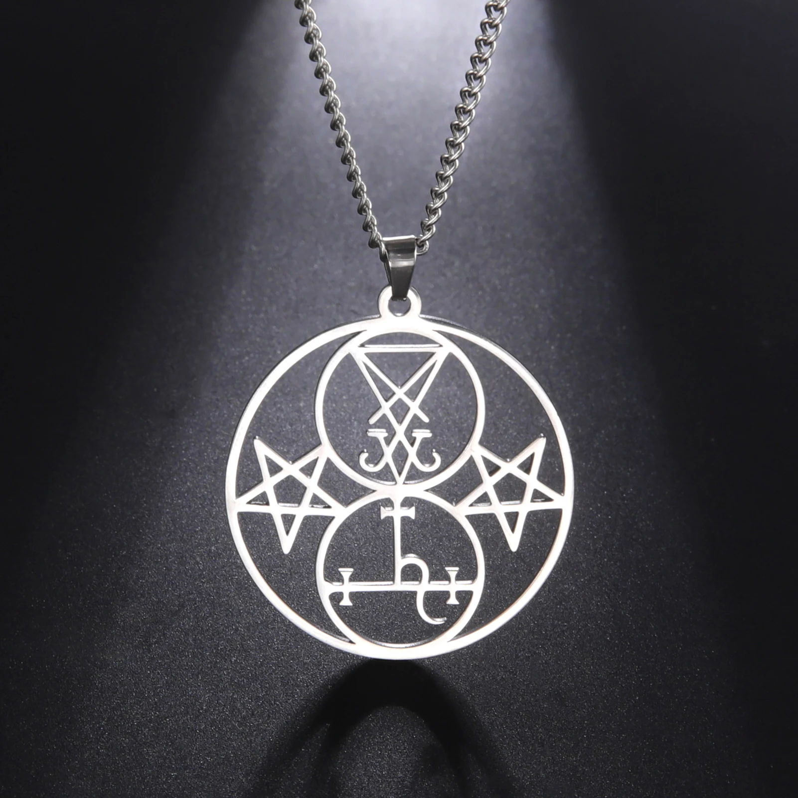 Title 4, Colar personalizado com estrela de cinco pontas...