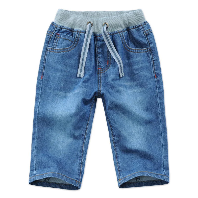Capris de mezclilla casuales y versátiles para niños perfectos para el día a día. Cómodos y estilosos, ideales para cualquier aventura. — foto 9