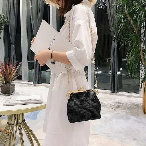 Title 10, Versatile water drill clip chain shoulder bag. ...