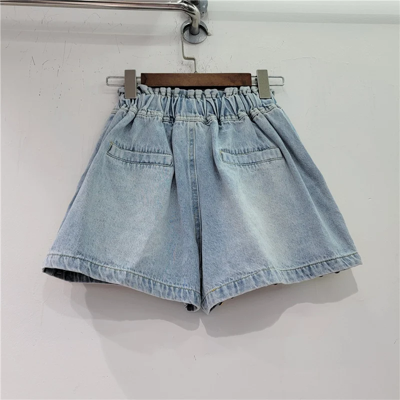 Shorts de cintura alta artesanais com diamantes coloridos cravejados. Eleve seu estilo com estes shorts deslumbrantes e exclusivos para mulheres. — foto 2