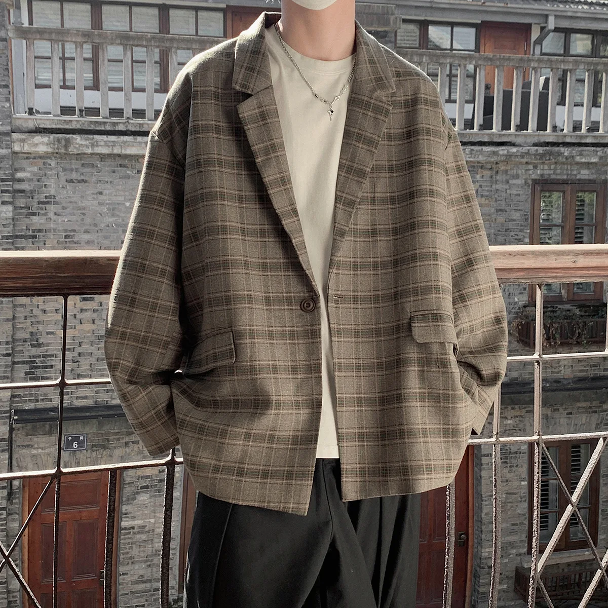 Men's Retro Casual Loose Jacket offers a relaxed fit and vintage style. Comfortable outerwear perfect for everyday wear — photo 3