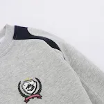 Moletom pullover americano retrô com estampa e combinação de cores vibrantes. Ideal para um visual casual e cheio de estilo. Conforto garantido. — foto 18