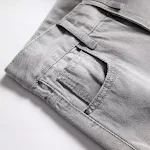 Calças jeans cinza claro rasgadas retas para meninos, estilo e conforto. Jeans rasgado para um visual moderno e despojado. — foto 4