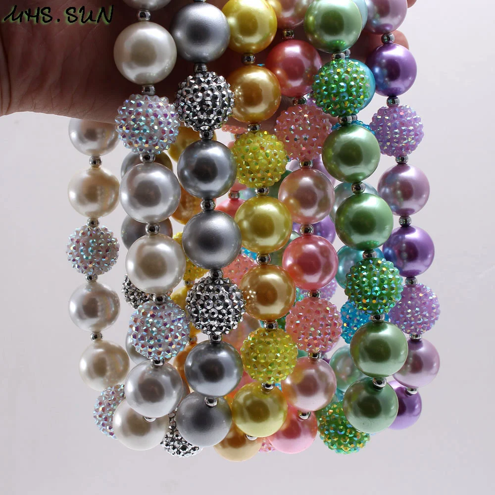 Colar infantil DIY com bolas de strass de pérola, crie joias únicas. Perfeito para artesanato e presentes personalizados para crianças. — foto 1