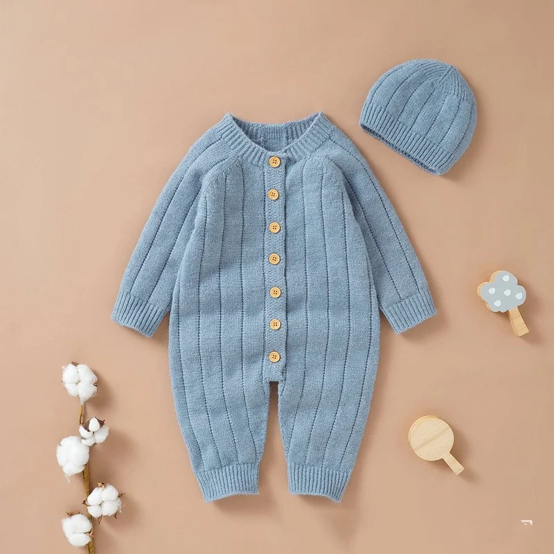 Chapéu de malha liso para bebê e conjunto de engatinhar. Macio, confortável e ideal para manter o bebê aquecido e protegido em suas primeiras descobertas. — foto 4