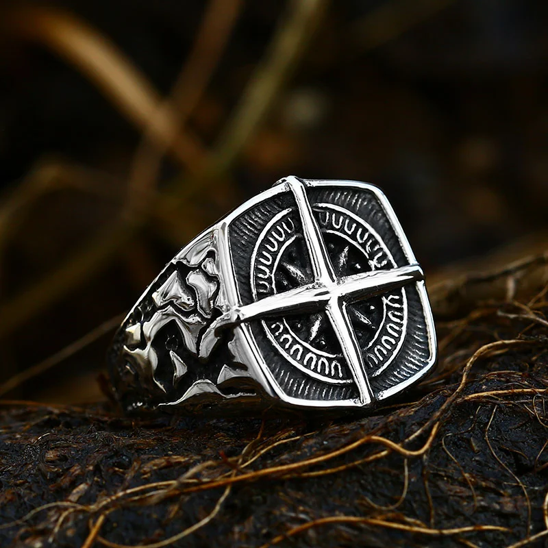 Anel de bússola vintage em aço titânio para homens com âncora de barco. Design náutico e durável, ideal para aventureiros e marinheiros. — foto 3
