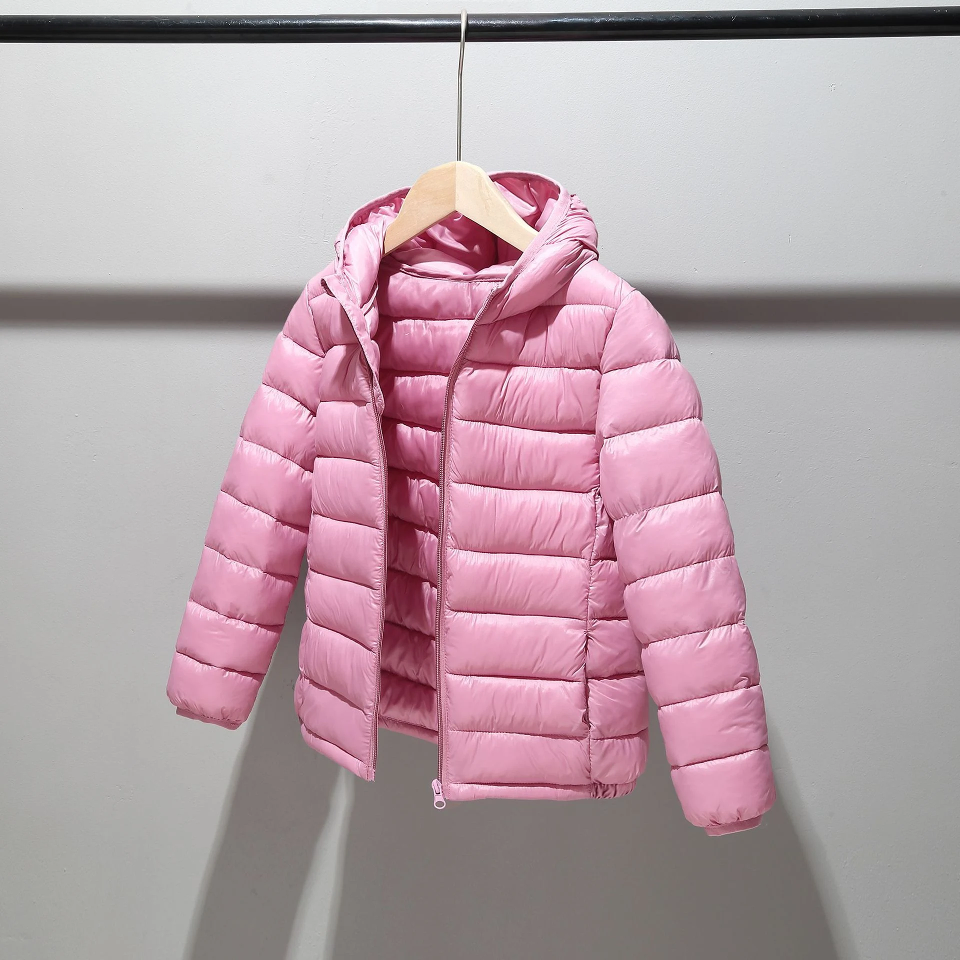 Casaco infantil de algodão acolchoado outono inverno Jaqueta leve com capuz de algodão para crianças. Quente, confortável e perfeito para o inverno. — foto 11