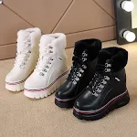Botas femininas casuais de outono e inverno com sola grossa e bico redondo. Conforto e estilo para o dia a dia. — foto 1