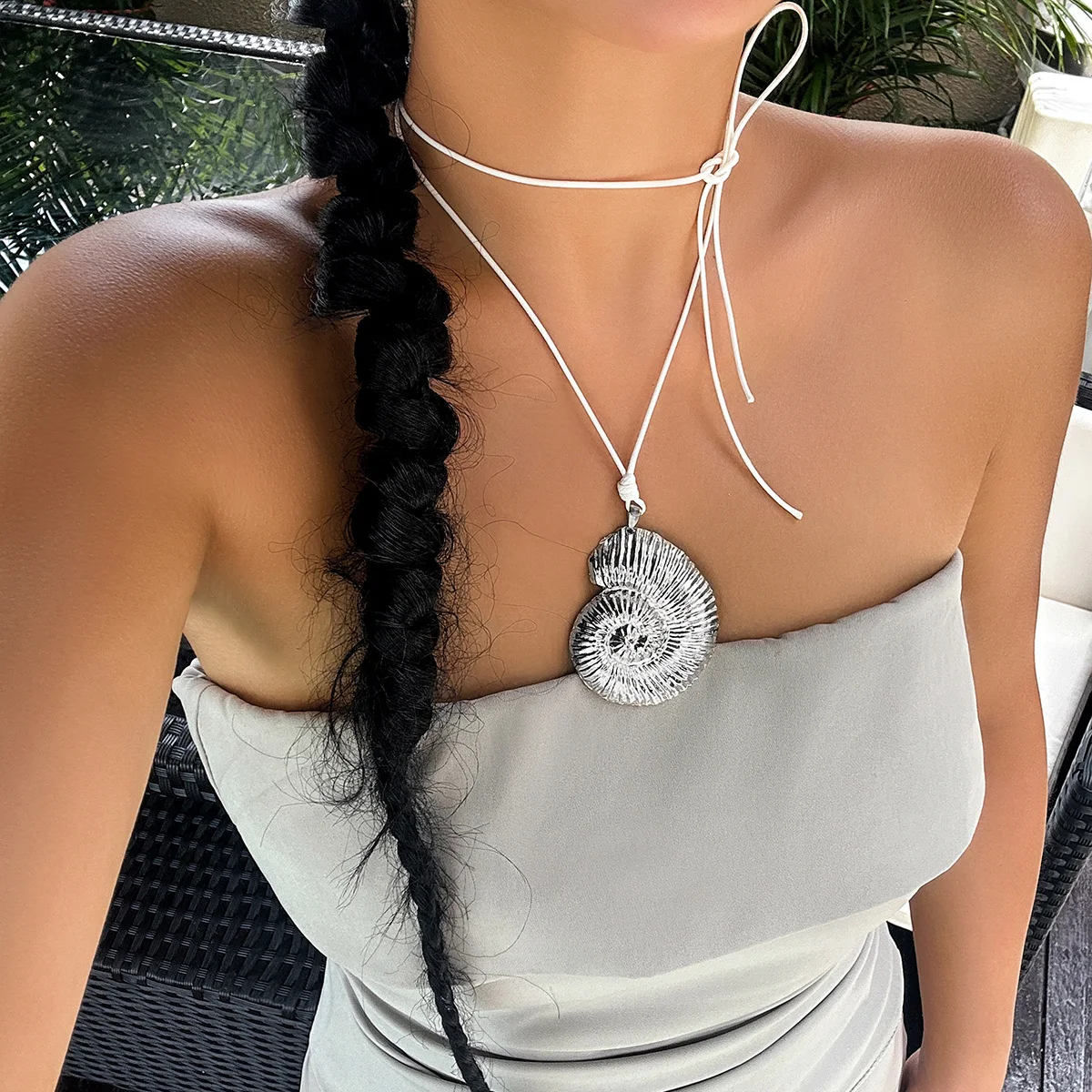 Colar feminino estilo férias com concha, acessório elegante para praia, ideal para um visual fresco e perfeito para o verão. — foto 5