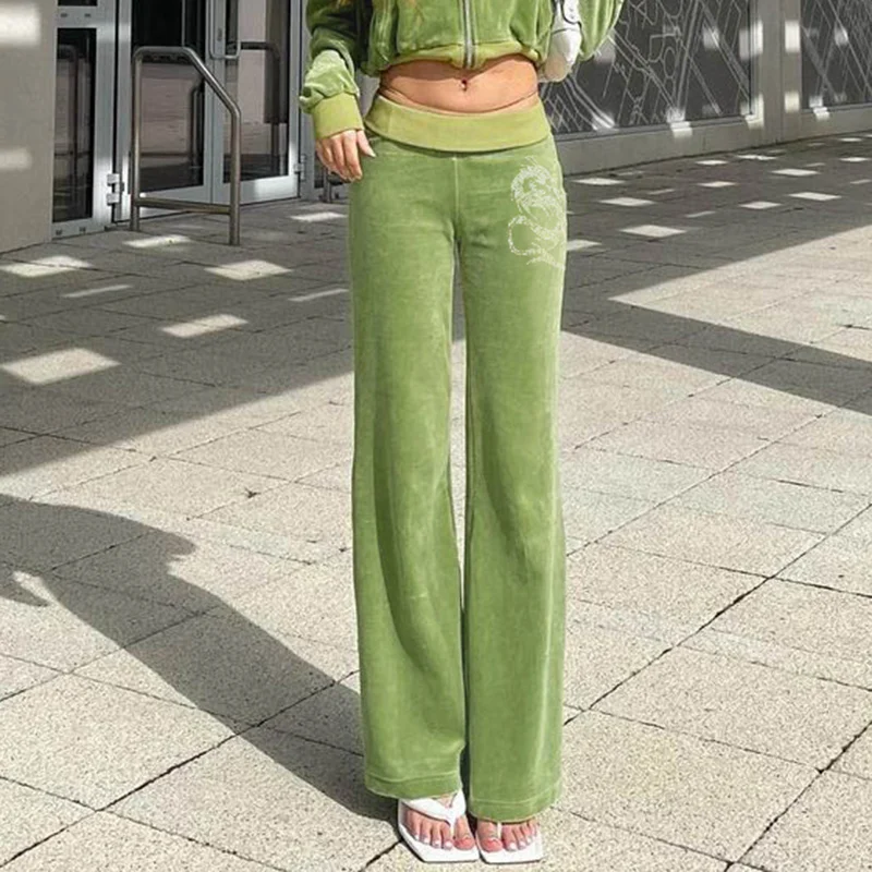 Title 2, Lässiger sportlicher grüner Samt-Sweatshirt und...