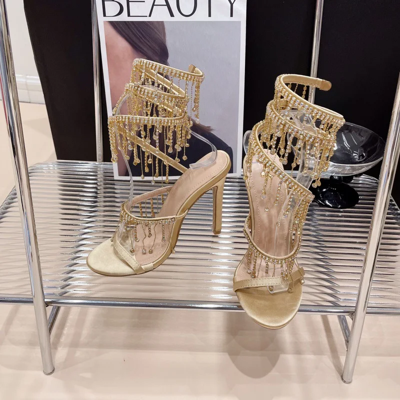 Sandali donna con tacco alto, stile romano con cinturino. Eleganza e comfort per ogni occasione. Valorizza il tuo stile con queste scarpe. — foto 10