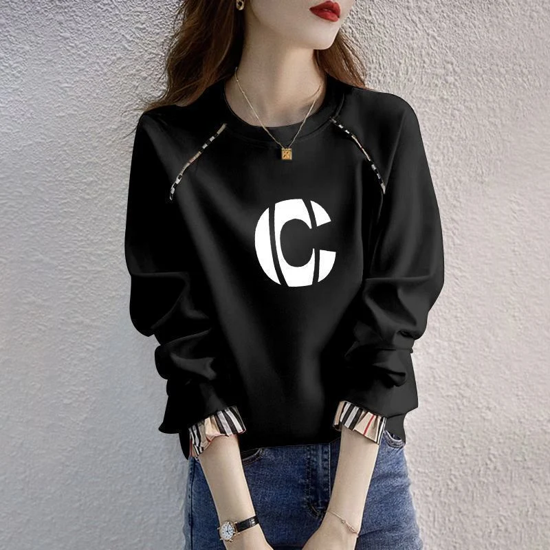 Maglione di cotone sottile da donna in stile coreano con cappuccio sciolto — foto 2