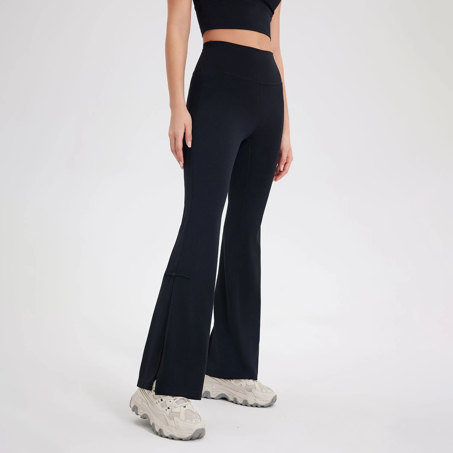 Calças esportivas boca de sino Peach de cintura alta com efeito levanta bumbum. Conforto e estilo para seus treinos e atividades. — foto 5