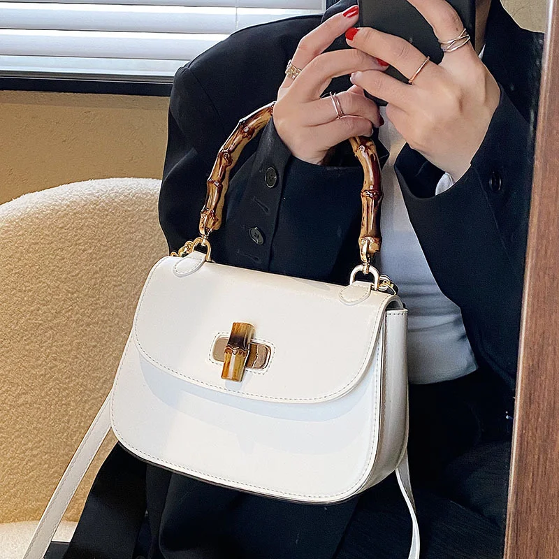 Bolsa Mensageiro Premium Textura Versátil Leve tudo com estilo e praticidade. Perfeita para o dia a dia e viagens, design moderno e funcional. — foto 5