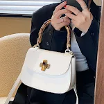 Bolsa Mensageiro Premium Textura Versátil Leve tudo com estilo e praticidade. Perfeita para o dia a dia e viagens, design moderno e funcional. — foto 5
