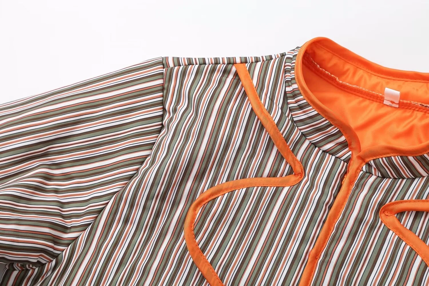 Title 7, Cappotto lungo a righe bicolore con collo alto ...