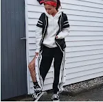 Calças esportivas casuais estilo europeu e americano com fendas laterais. Conforto e estilo para seus treinos e dia a dia. — foto 4