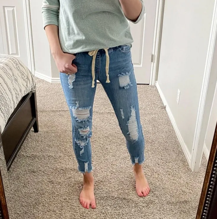 Women's High Waist Ripped Elastic Waist Jeans provide all-day comfort and a stylish, flattering fit for a modern, on-tre — photo 3